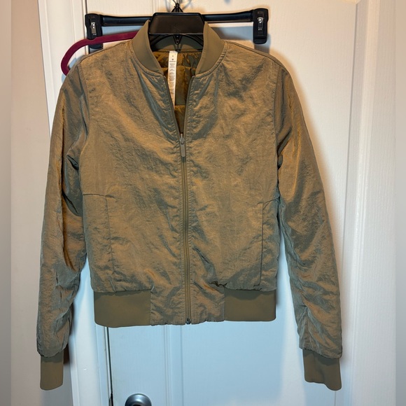 Lululemon size 6 reversible bomber jacket like new! - Picture 2 of 8